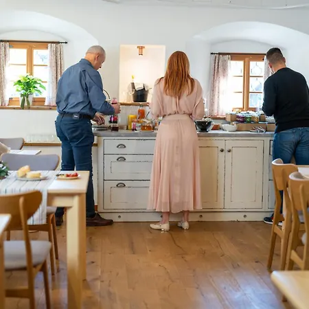 Landhouse Bled Bed & Breakfast 4*