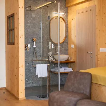 Landhouse - Adults Only
